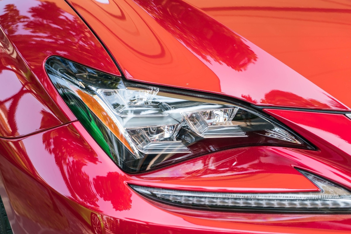 coche rojo brillante